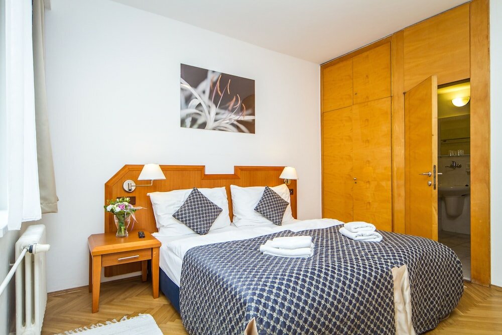 Фото Hotel Medinek Old Town