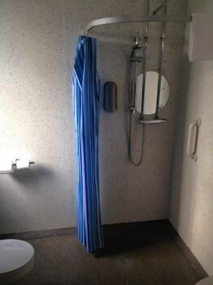 Фото 5 Corners Guest Inn