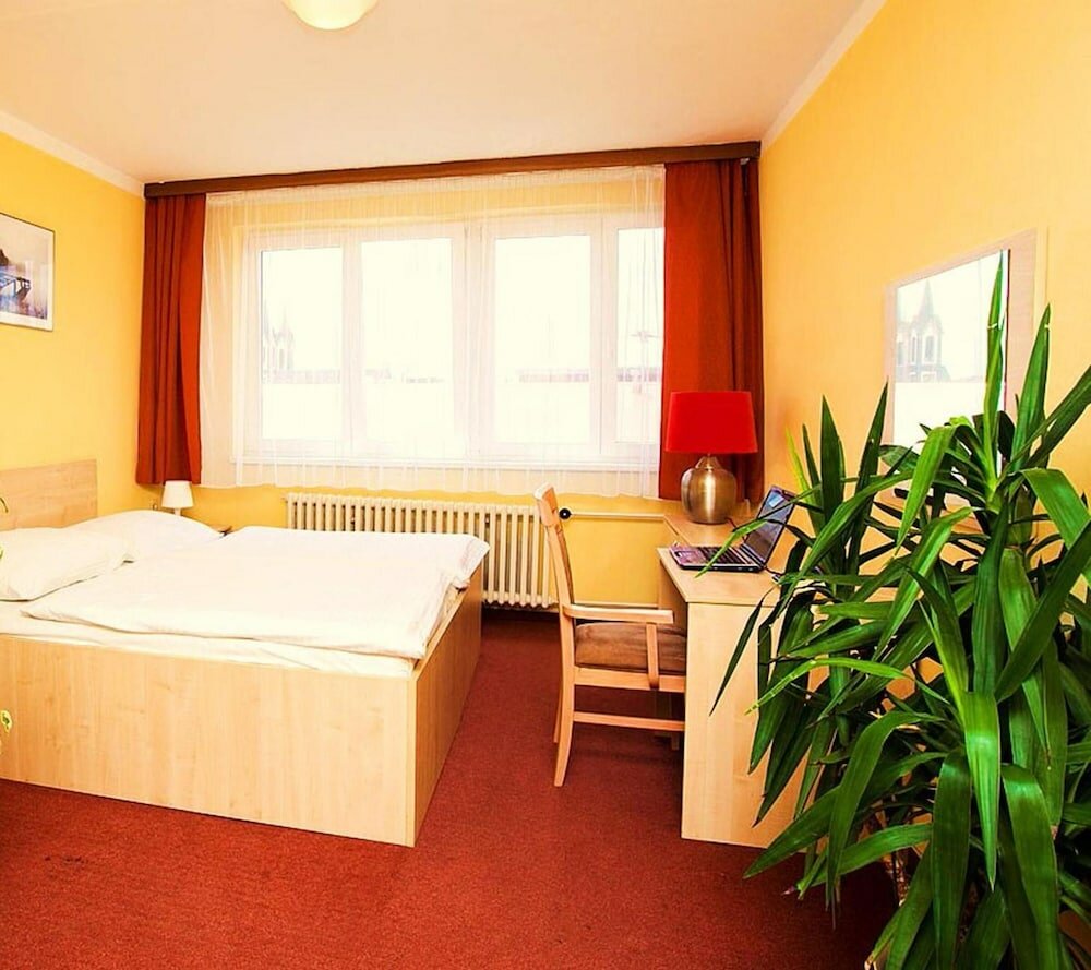 Фото Hotel Charles Central