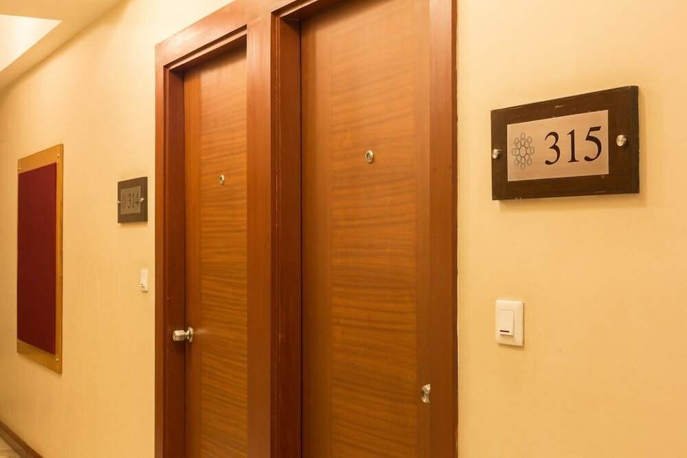 Фото Amantra Comfort Hotel