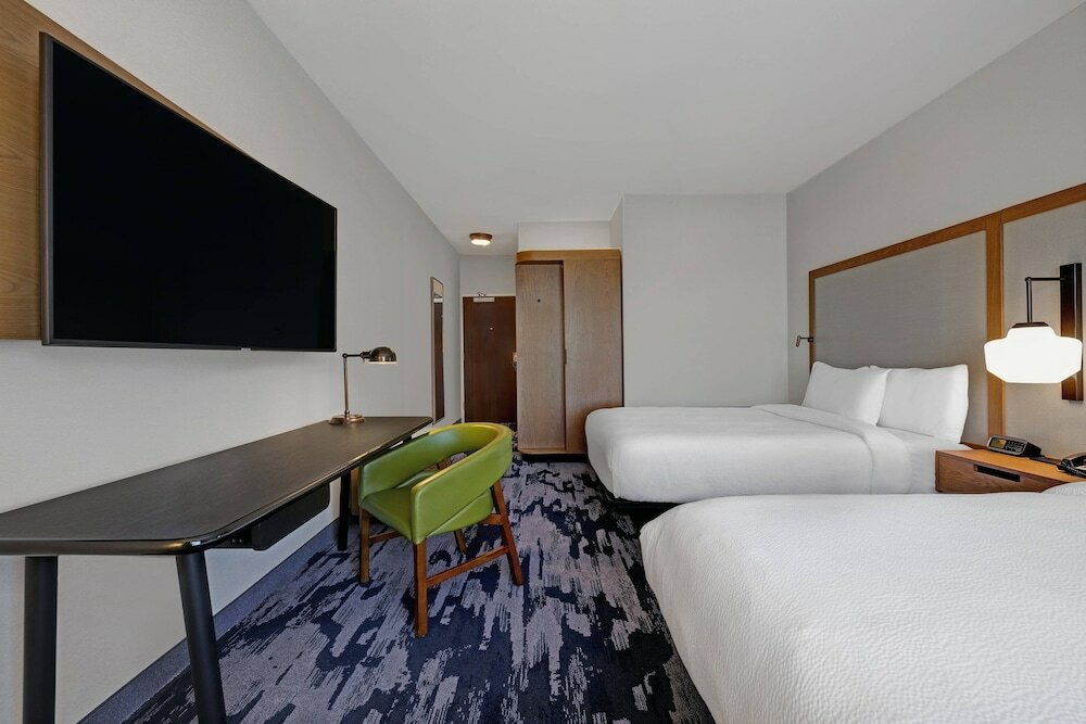Фото Fairfield Inn & Suites by Marriott Milwaukee Brookfield