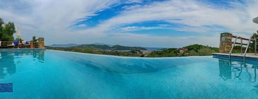 Фото Skiathos Garden Cottages