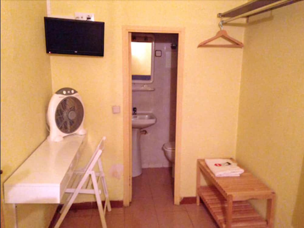 Фото Hostal Delfos