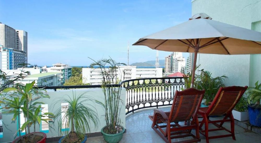 Фото отеля 1