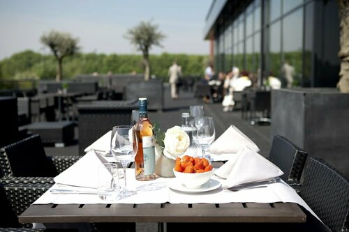 Внешний вид отеля Van Der Valk Hotel Dordrecht в Дордрехте, фото 5