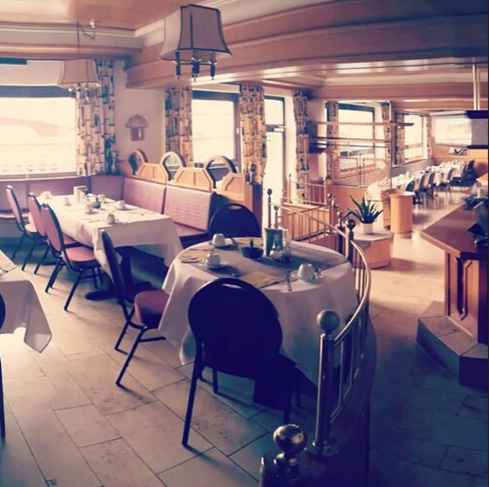 Фото Hotel Altbacher Hof