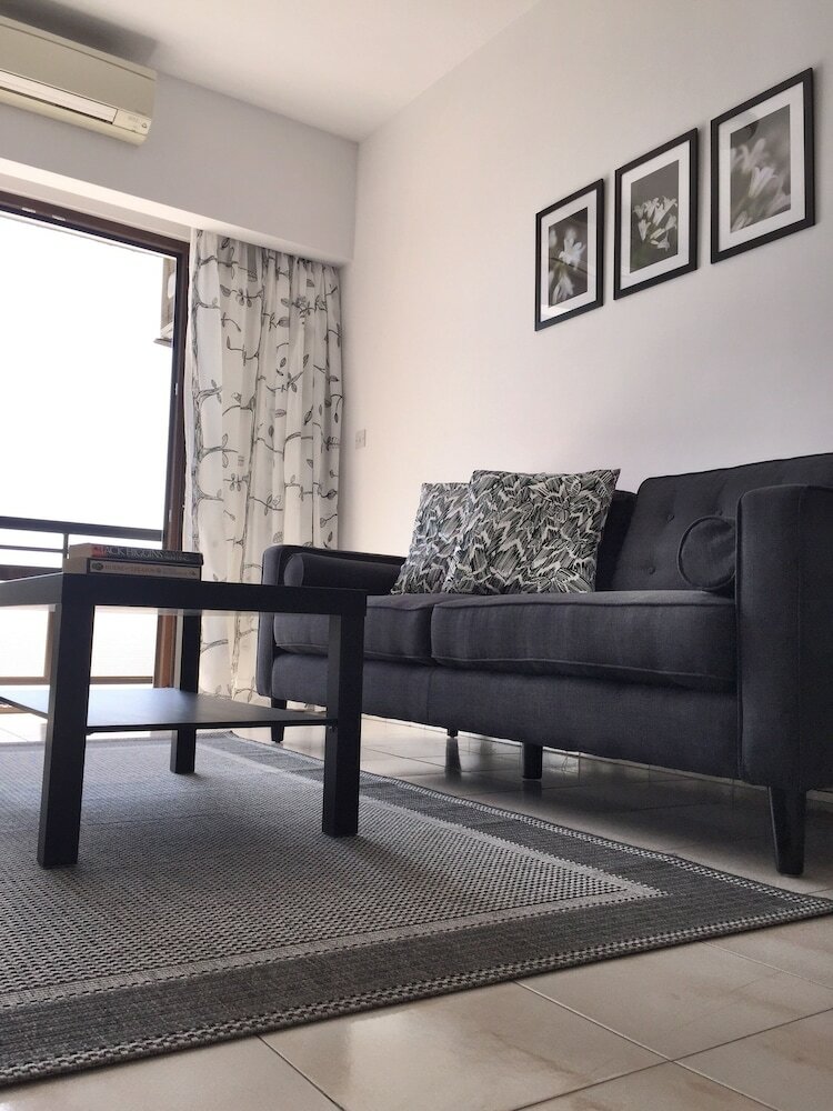 Фото Pigeon Beach Hotel Apartments