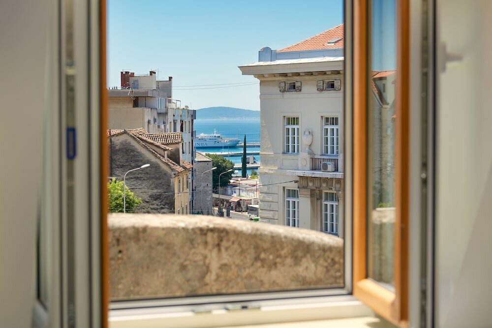 Фото Flos Luxury Rooms