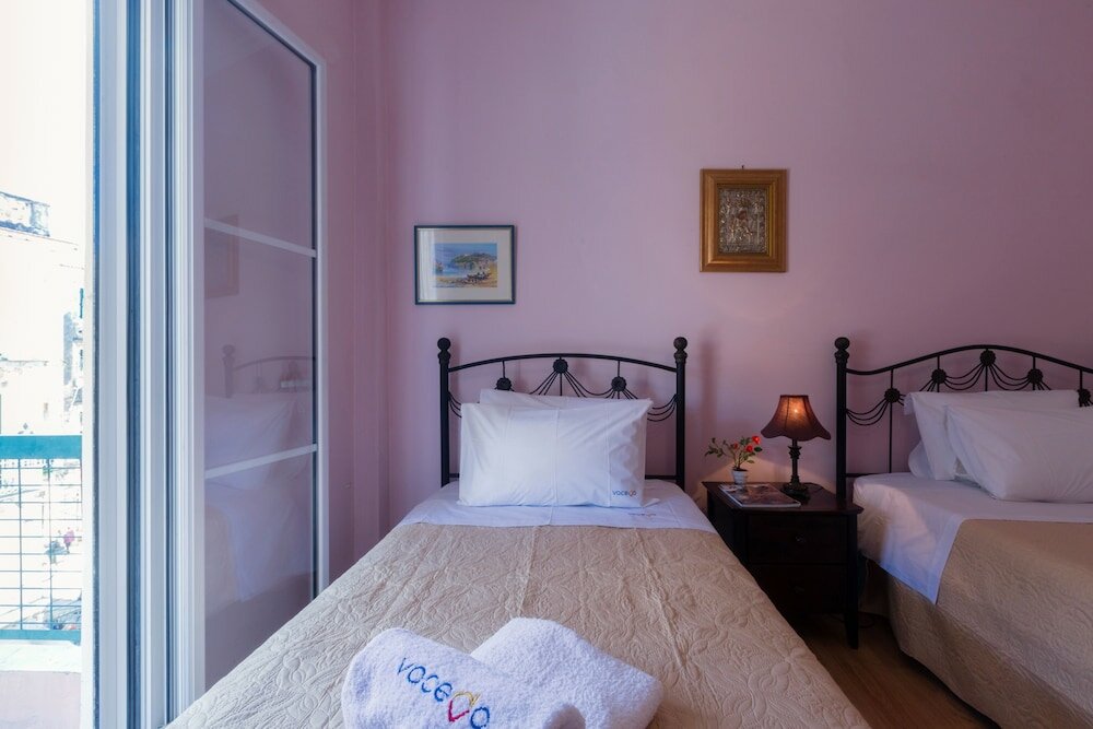 Фото Sidewalk Apartment