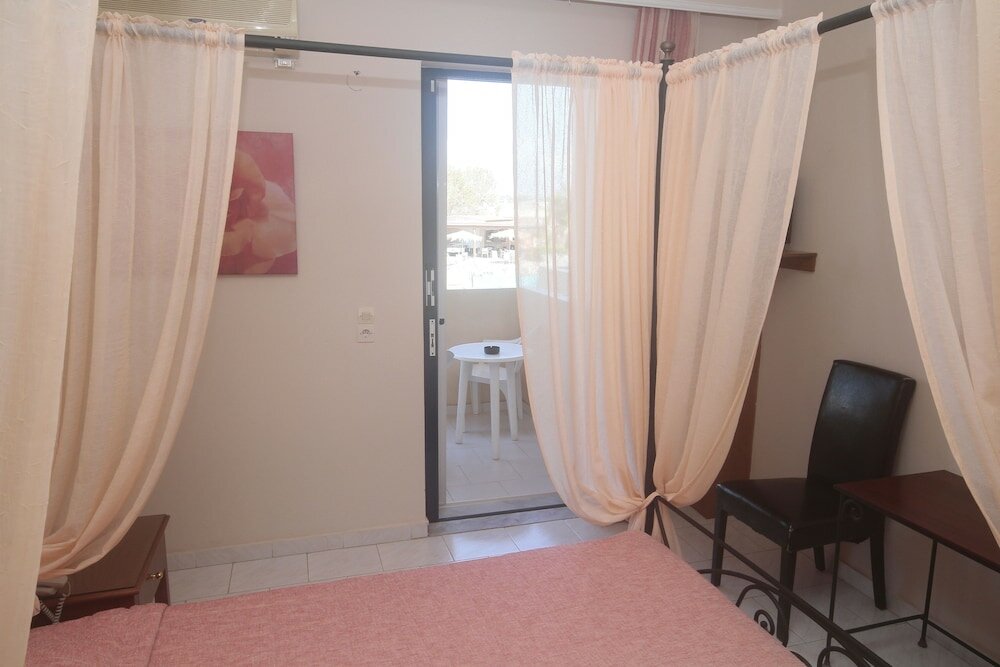 Фото Roselands Hotel Bungalows