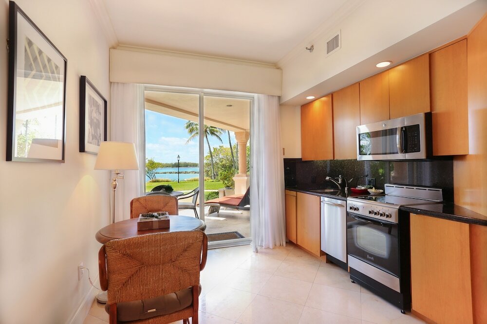 Фото Provident Luxury Suites Fisher Island