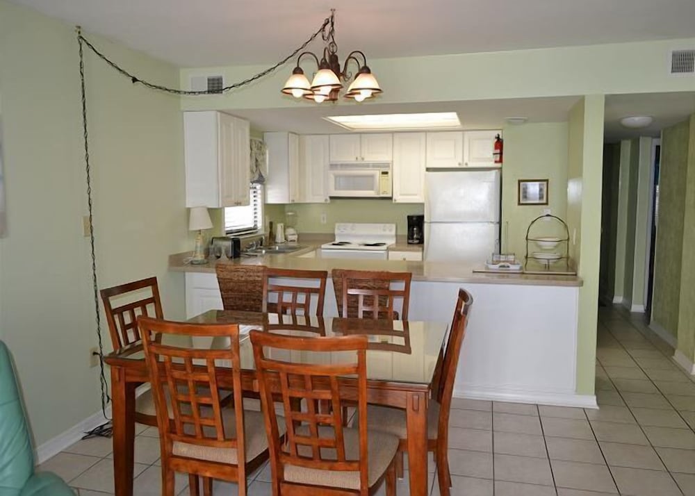 Фото Sunswept Condominiums