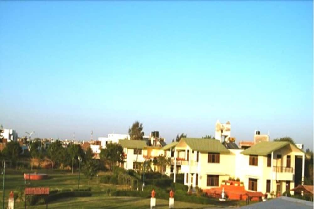 Фото The New Swaraj Resort