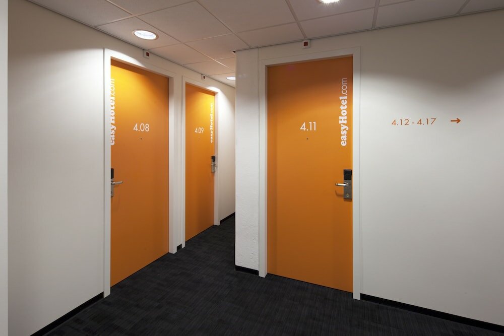 Фото EasyHotel Amsterdam City Centre South