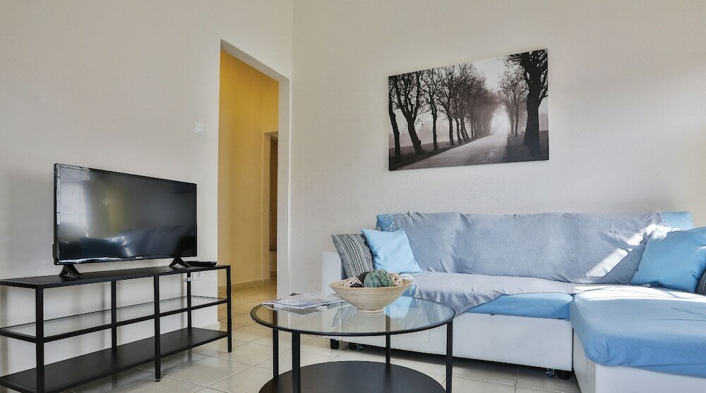 Фото Nautilus Apartments Airport by Airstay