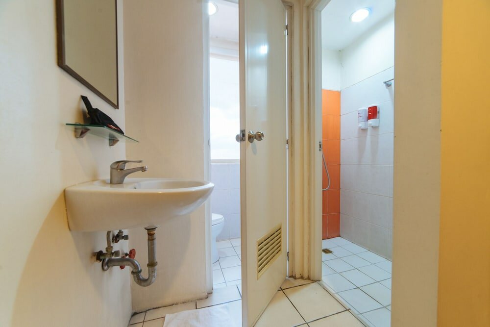 Фото RedDoorz Plus @ E Rodriguez Corner Banawe