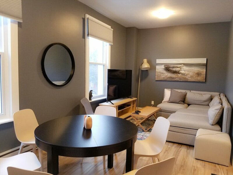 Гостиница JstLikeHome - Downtown Suites в Оттаве
