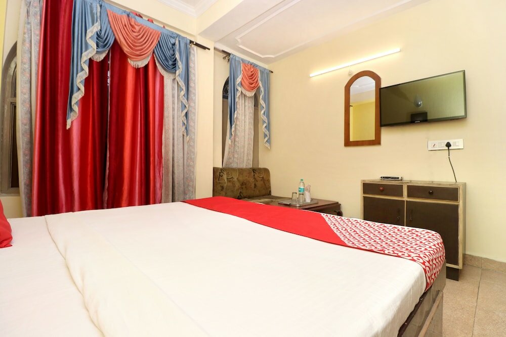 Фото Oyo 16098 Hotel Amrit