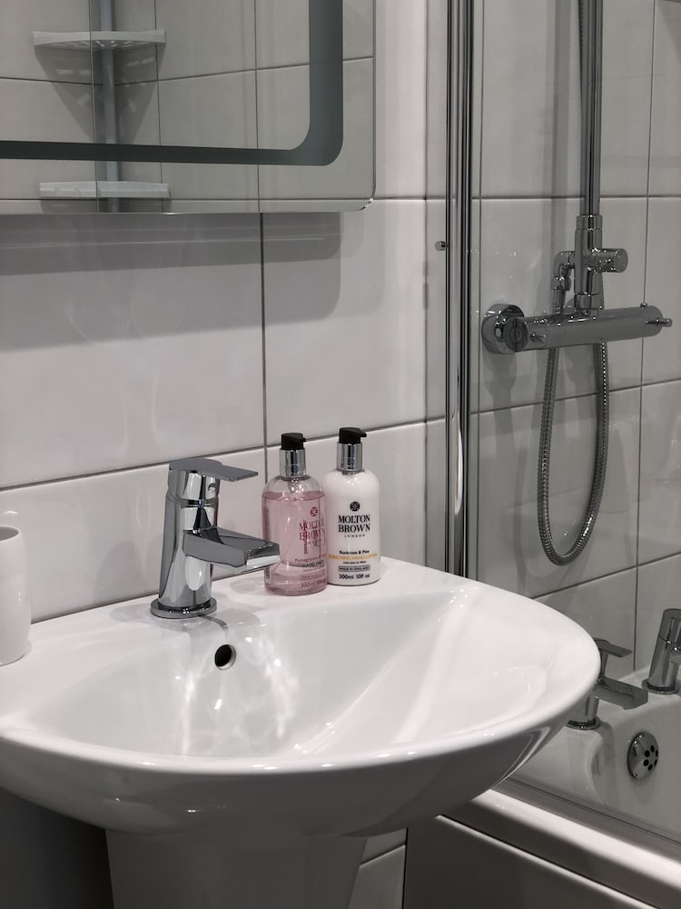 Фото Derbyshire House