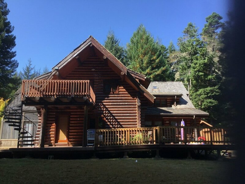 Гостиница Redwood Log Cabin в Кресент Сити
