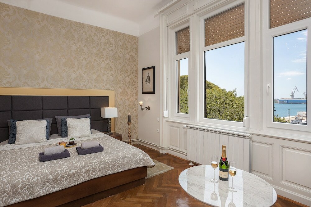 Фото Villa Muenz Luxurious Residence