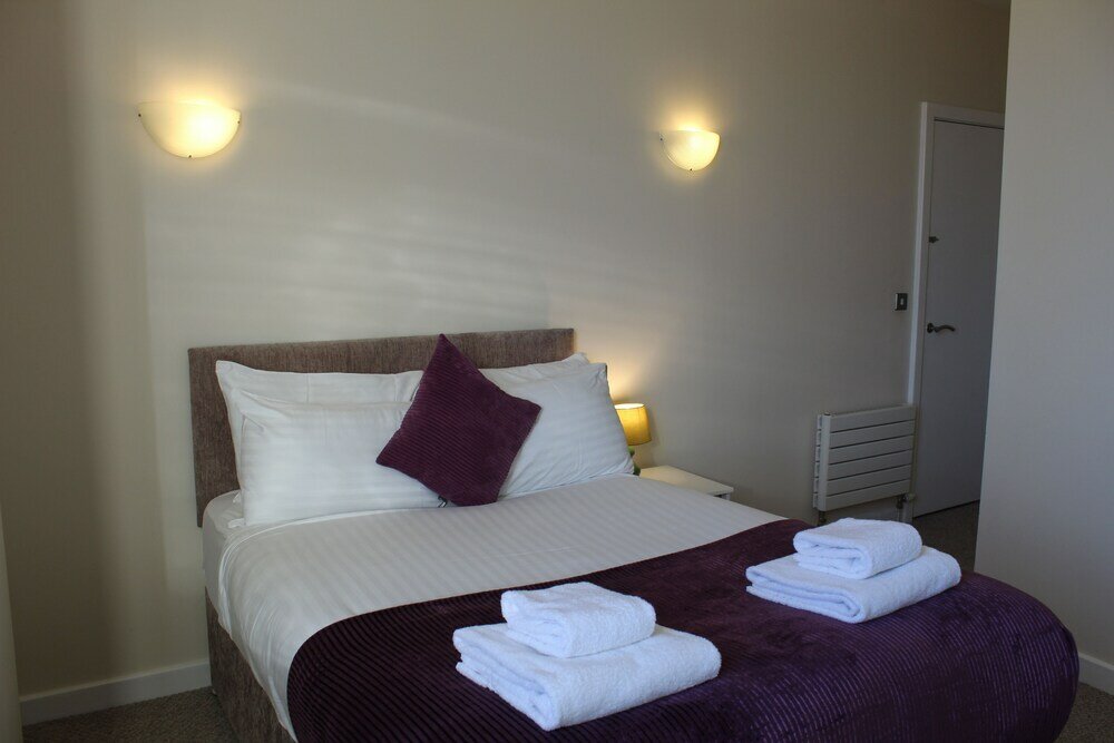 Фото Week2Week Stunning 2 Bed City Centre Apartment