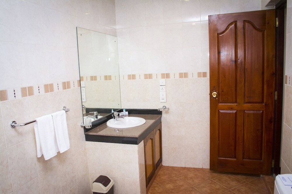 Фото Hotel Lakefield