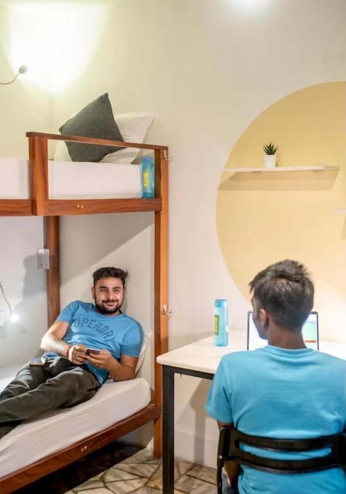 Фото Locomo Hostel - Mumbai