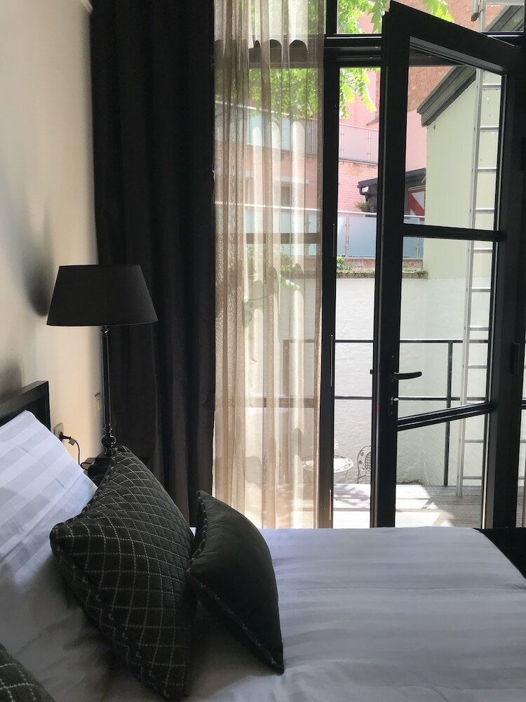 Фото B in Antwerp