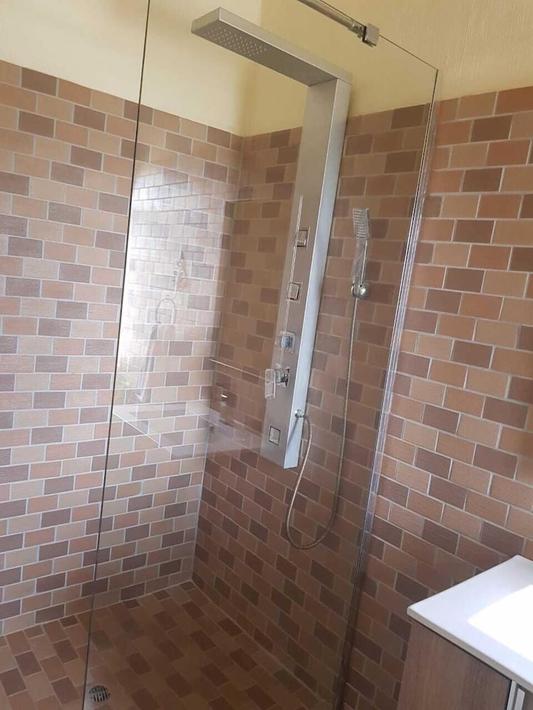 Фото Airport Tower Lodge