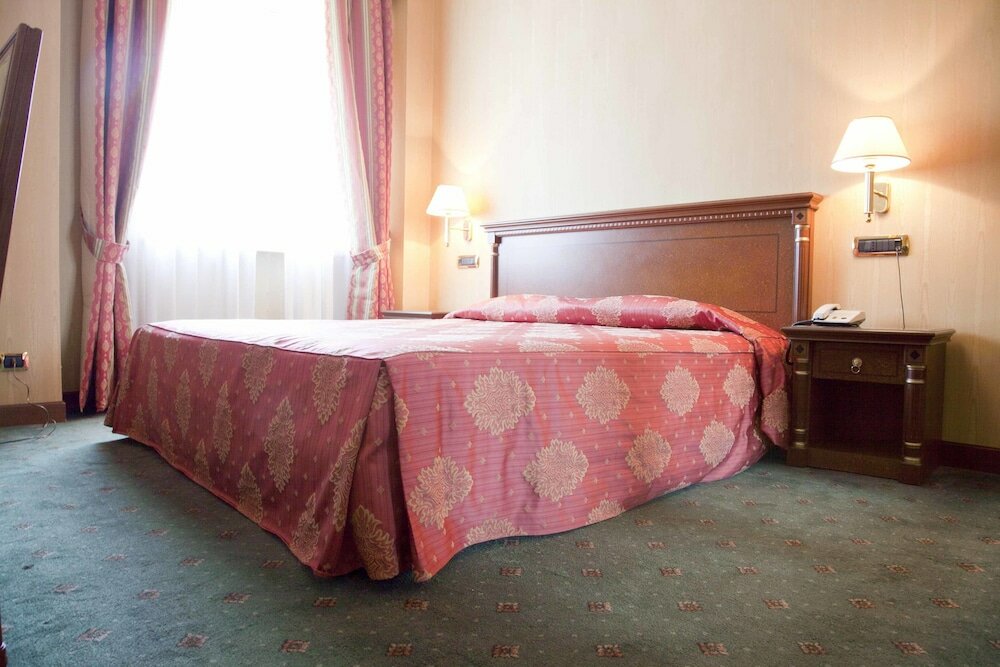 Фото Hotel Jolly