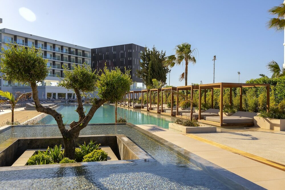 Фото Chrysomare Beach Hotel and Resort