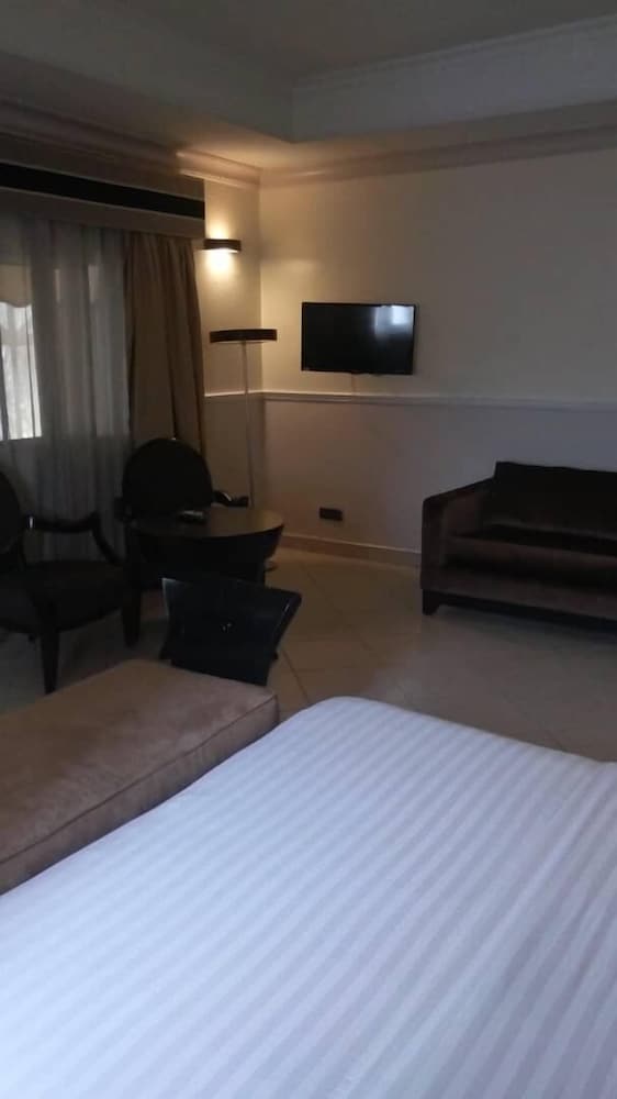 Фото Lagoon Crest Hotel