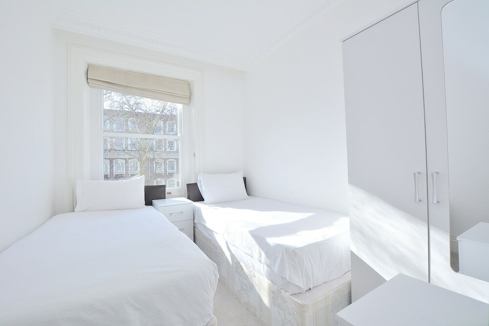 Фото The Beaufort Hotel