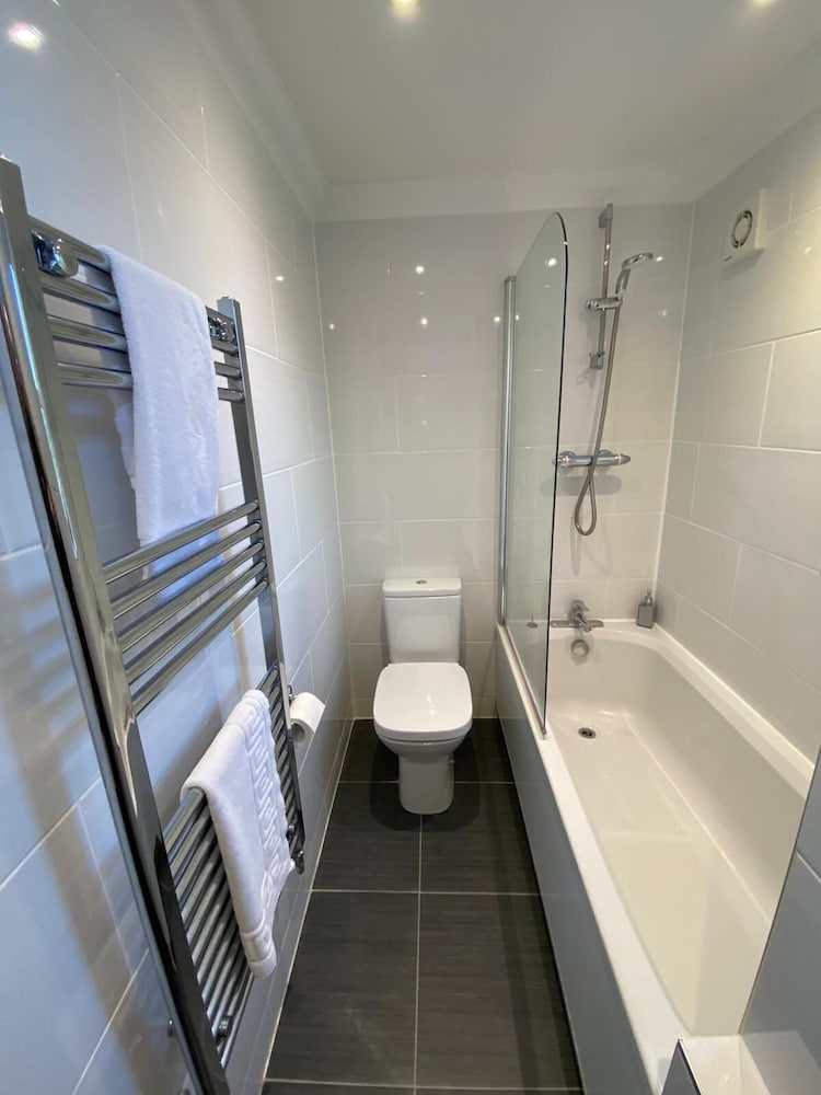 Фото The Waverley Inn Holiday Homes