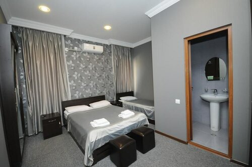 Отель 7 Rooms в Тбилиси