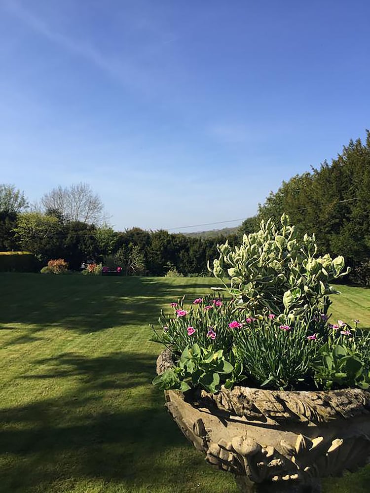 Фото Burleigh Court