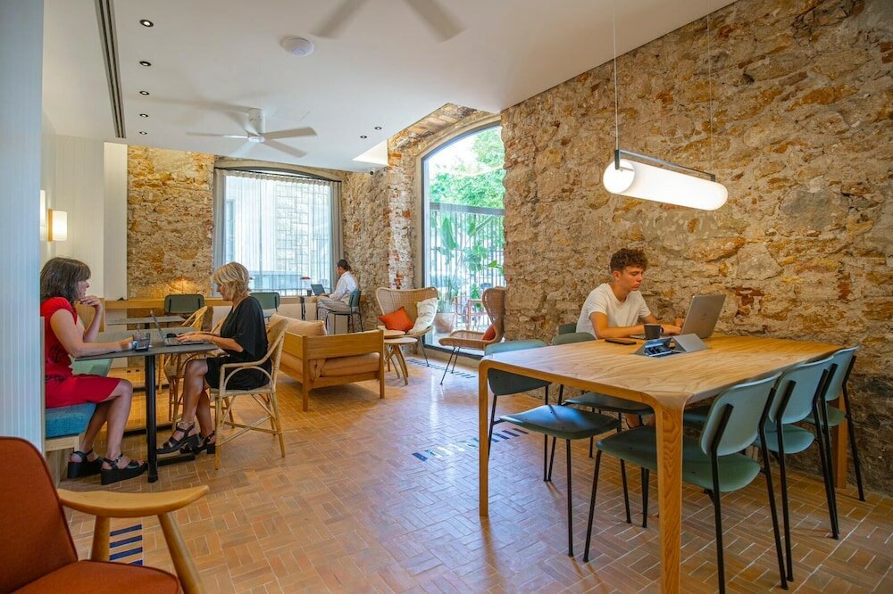 Фото Port Plaza Apartments