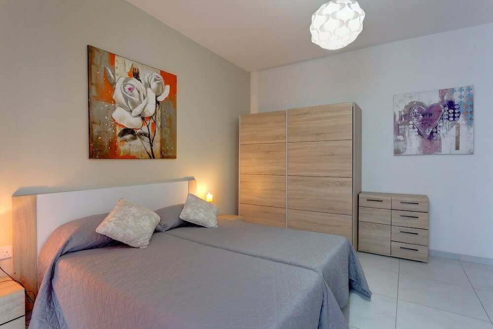 Фото Modern Apartment in the Heart of Saint Julian's