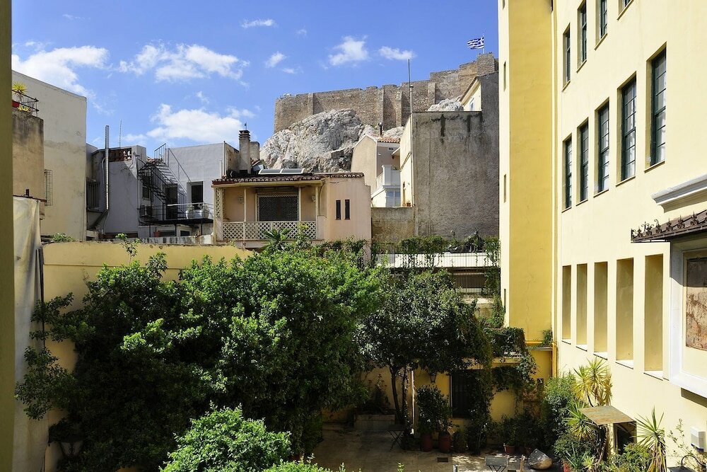 Фото Historic Plaka Apartments