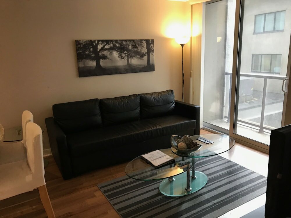 Фото Atlas Suites on Yonge & Bloor