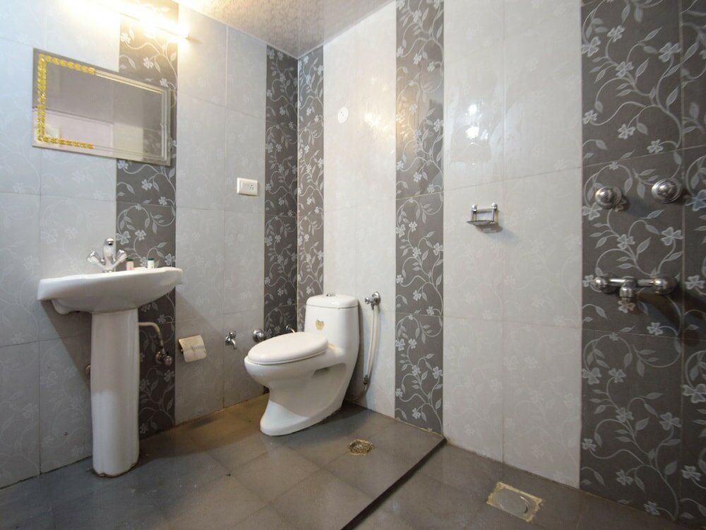 Фото Oyo 16627 Xpress Inn