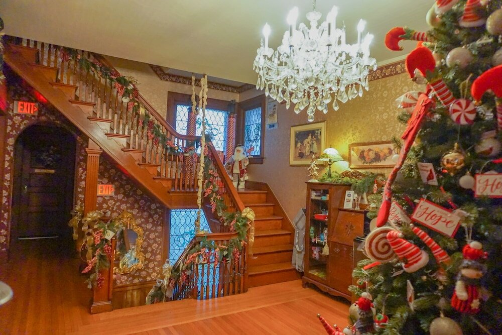 Фото Mathis House, A Victorian Bed & Breakfast and Tea Room at 600 Main