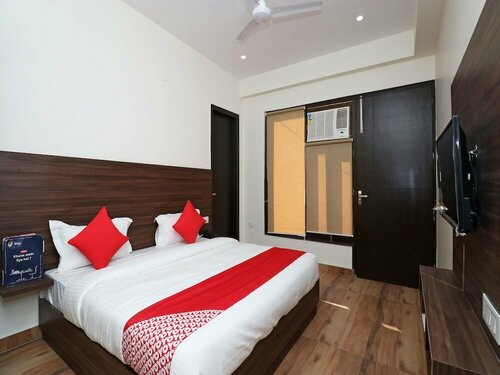 Гостиница Oyo 24514 Rvid Suites в Гургаоне