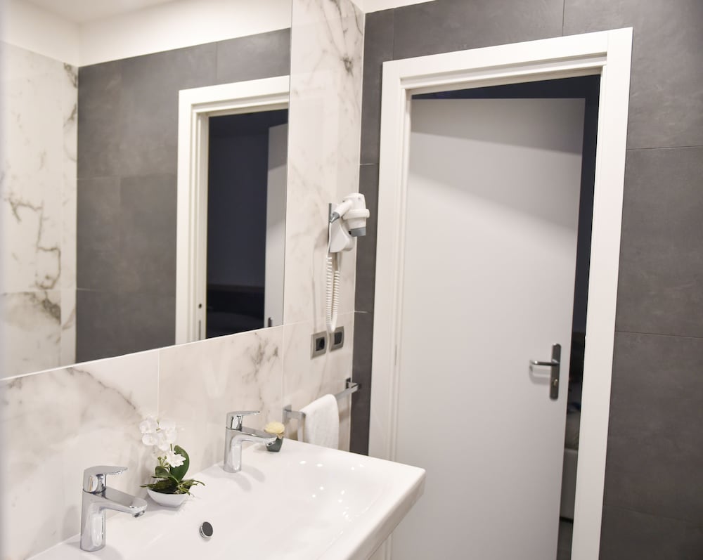 Фото Pompei Inn Ruins Luxury Suites