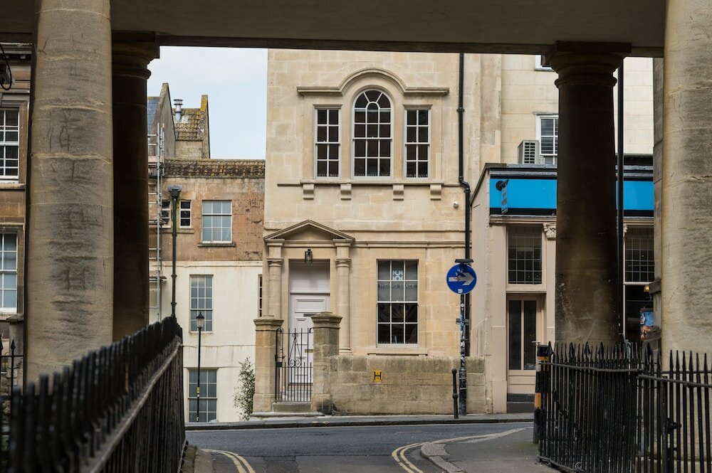 Фото Hiding Space - Trim Street Apartments