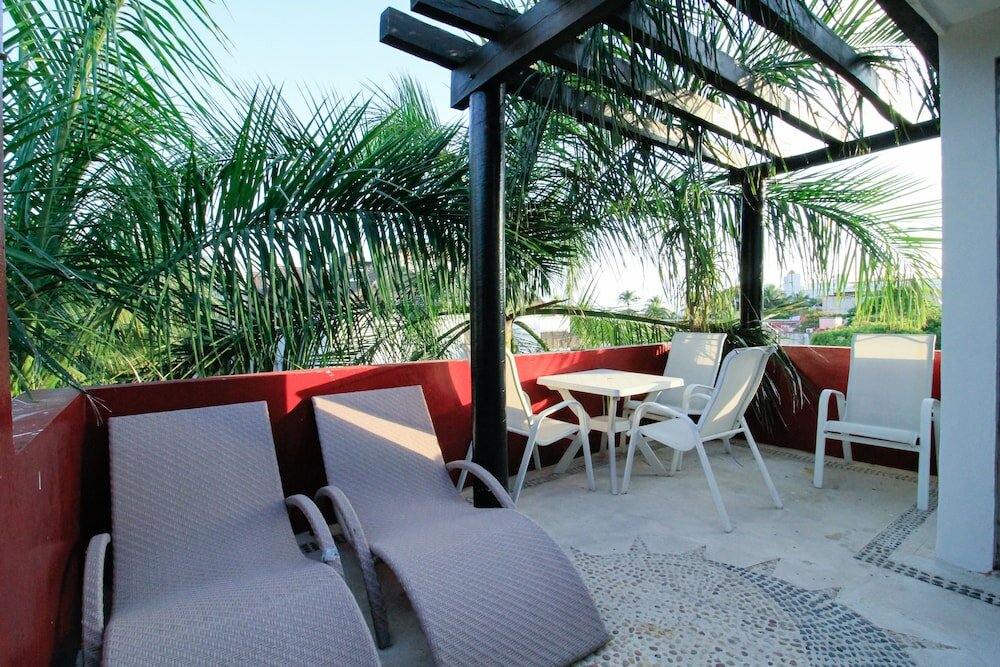 Фото Moonshine Hotel