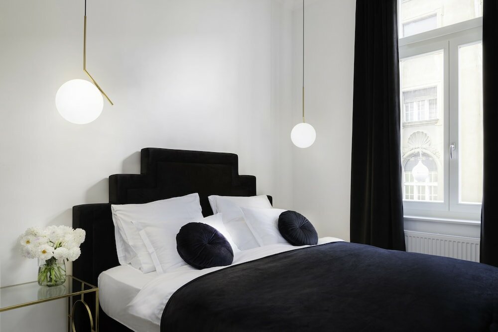 Фото Pierrot & Pierrette Apartments