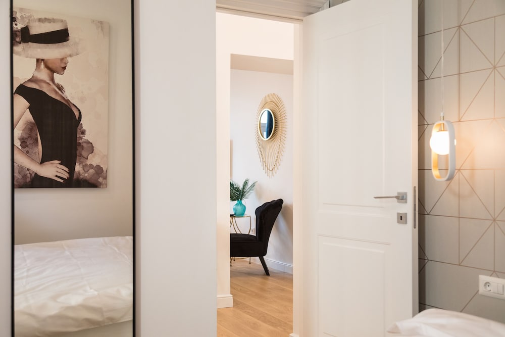 Фото Pierrot & Pierrette Apartments