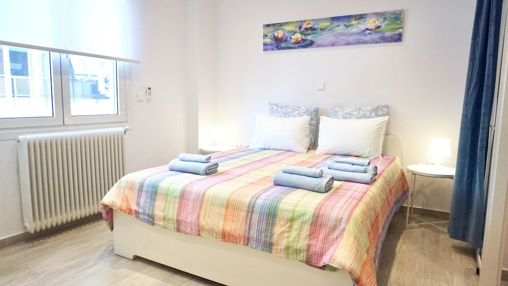 Фото Vibrant & Cozy Apt in Athens